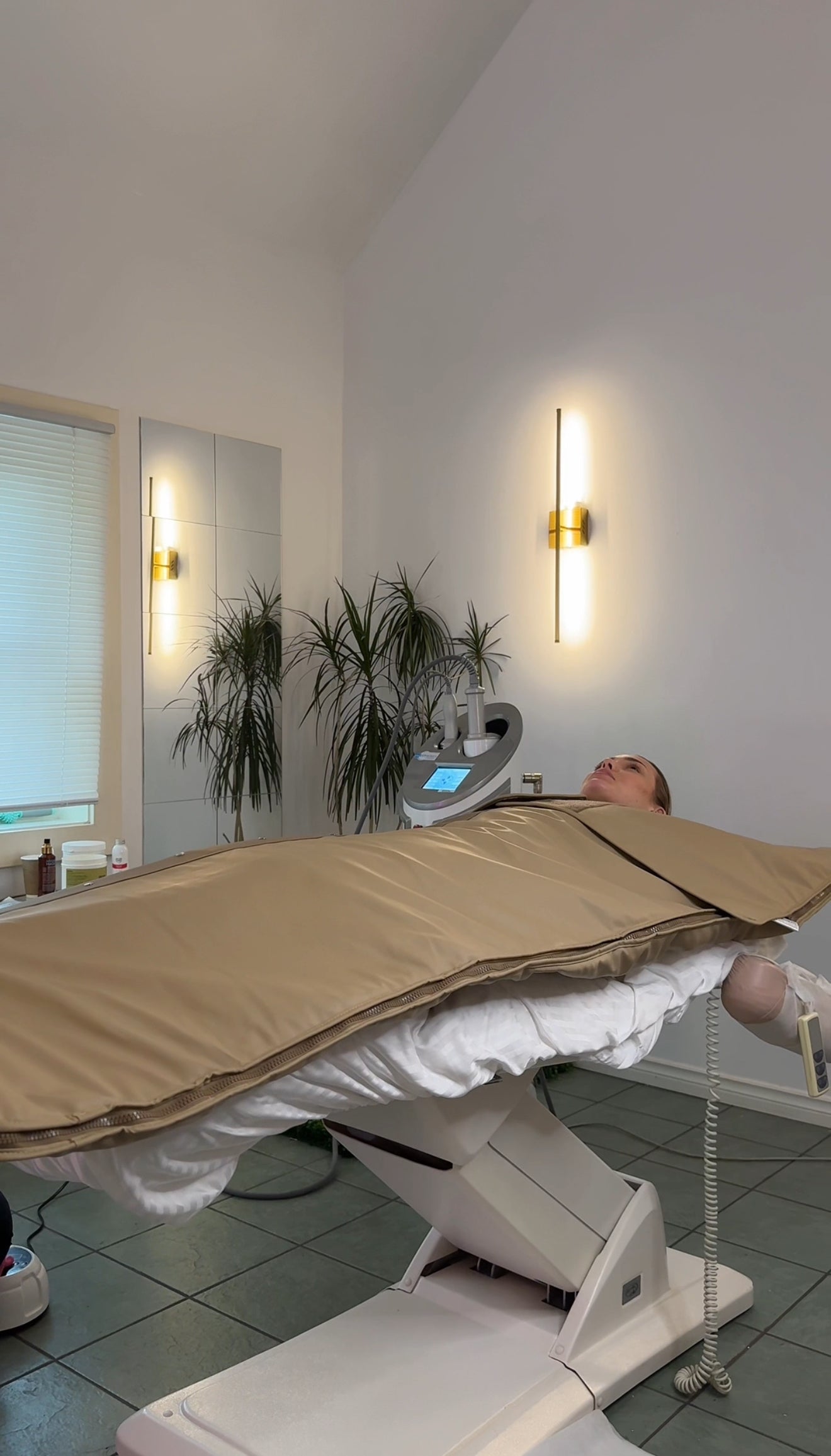 Luxury Infrared Sauna Blanket with Pressotherapy & Vibrating hot Stone Massage